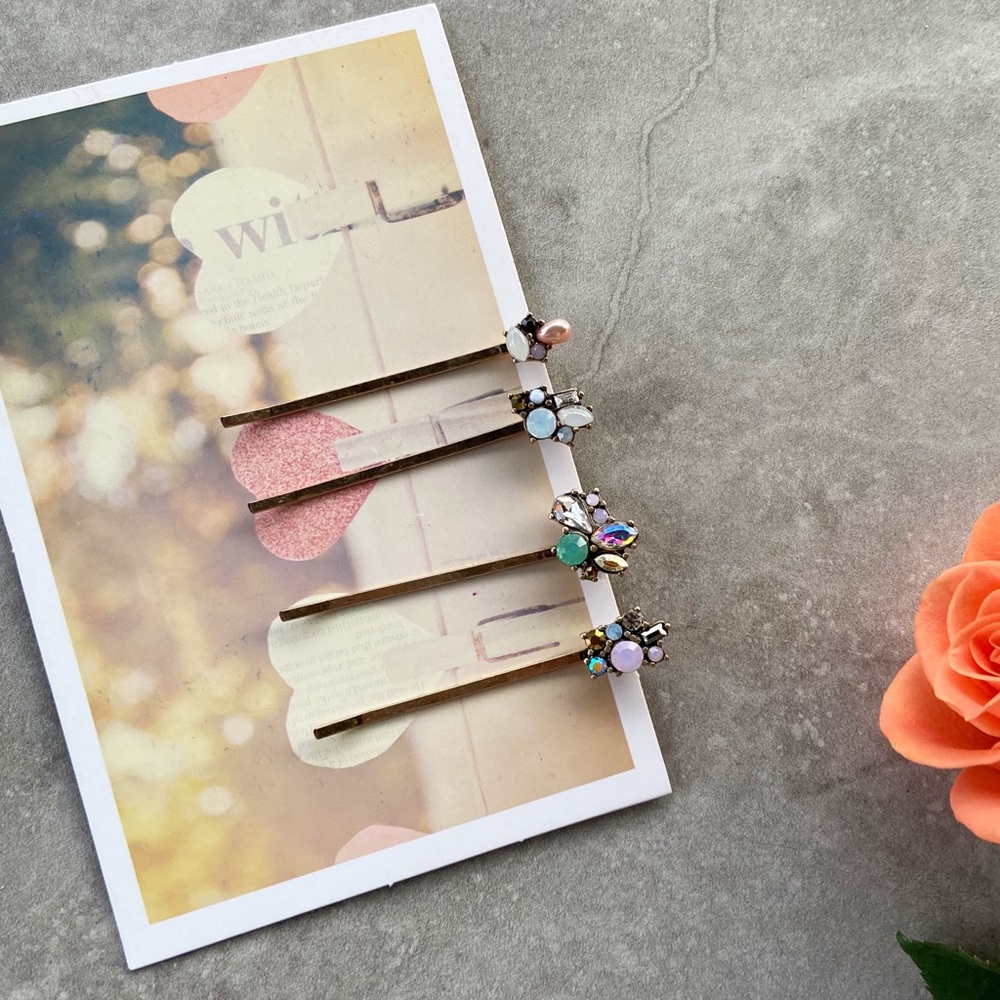 Vintage pink and green embellished hair pins - Picture 5 of 8